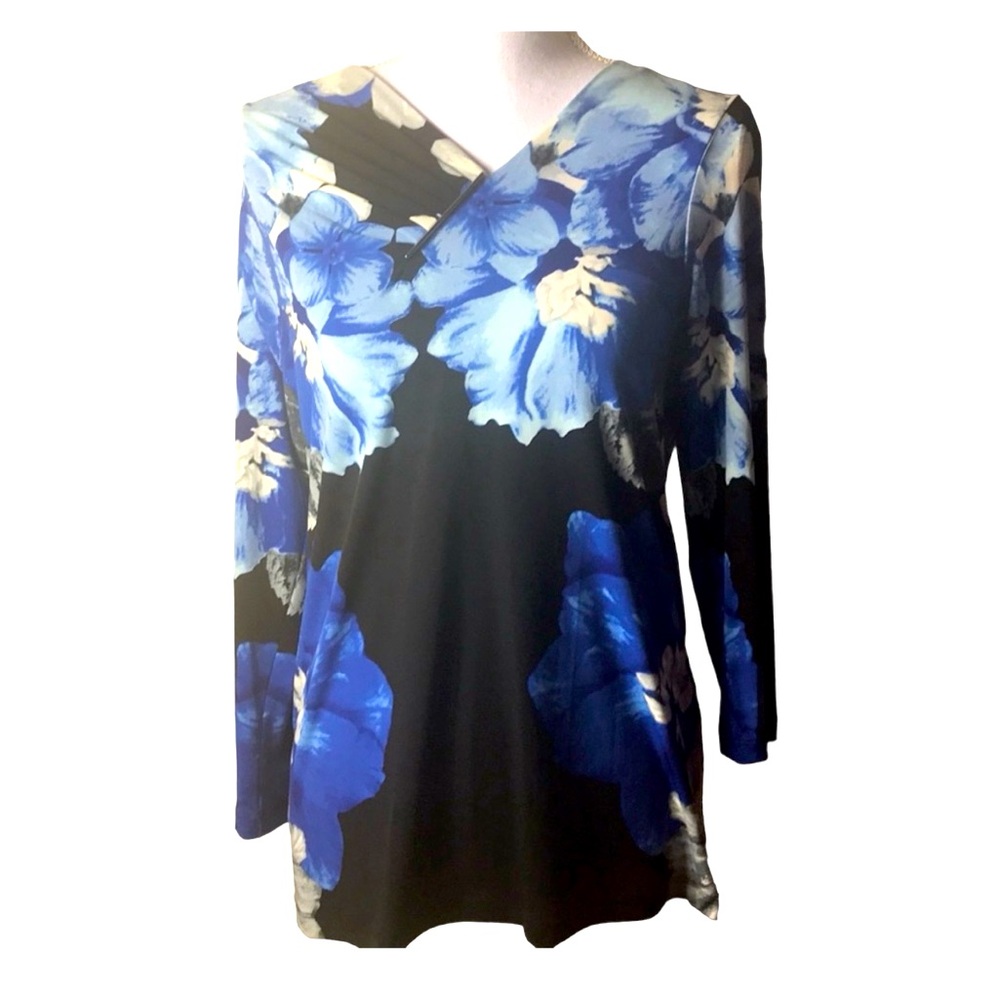 Calvin Klein blue floral women’s long sleeve top in sz small. Like New!